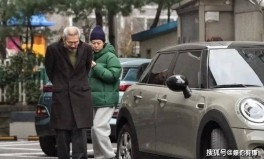 吃瓜！香港男星曝女星同时来往六位富豪网友扒出疑似TVB老戏骨1天6瓜于正途歉王楚然辟谣整容叶童回应争议…都是大瓜（文娱瓜：赵丽颖任嘉伦杨紫龚俊成毅朱一龙罗云熙白鹿马雅舒）（赵露想清空心腹列表吃瓜集体吵